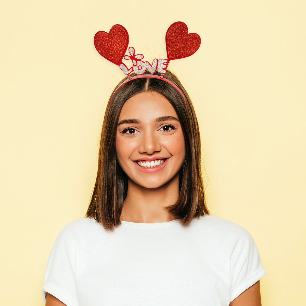 Diadema Love con Diamantina Color Rojo, 20 cm.